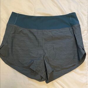 Athleta run with it textured 3.5 inch short